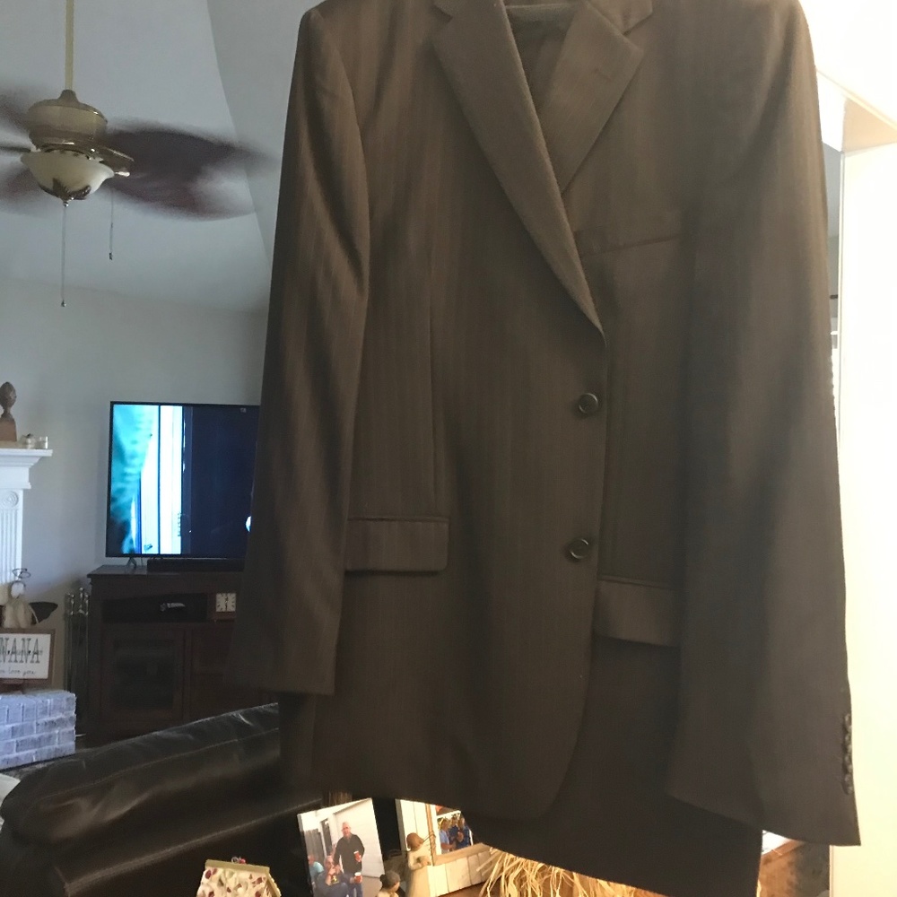 MENS JOSEPH & FEISS 3 PIECE SUIT. MENS WAREHOUSE